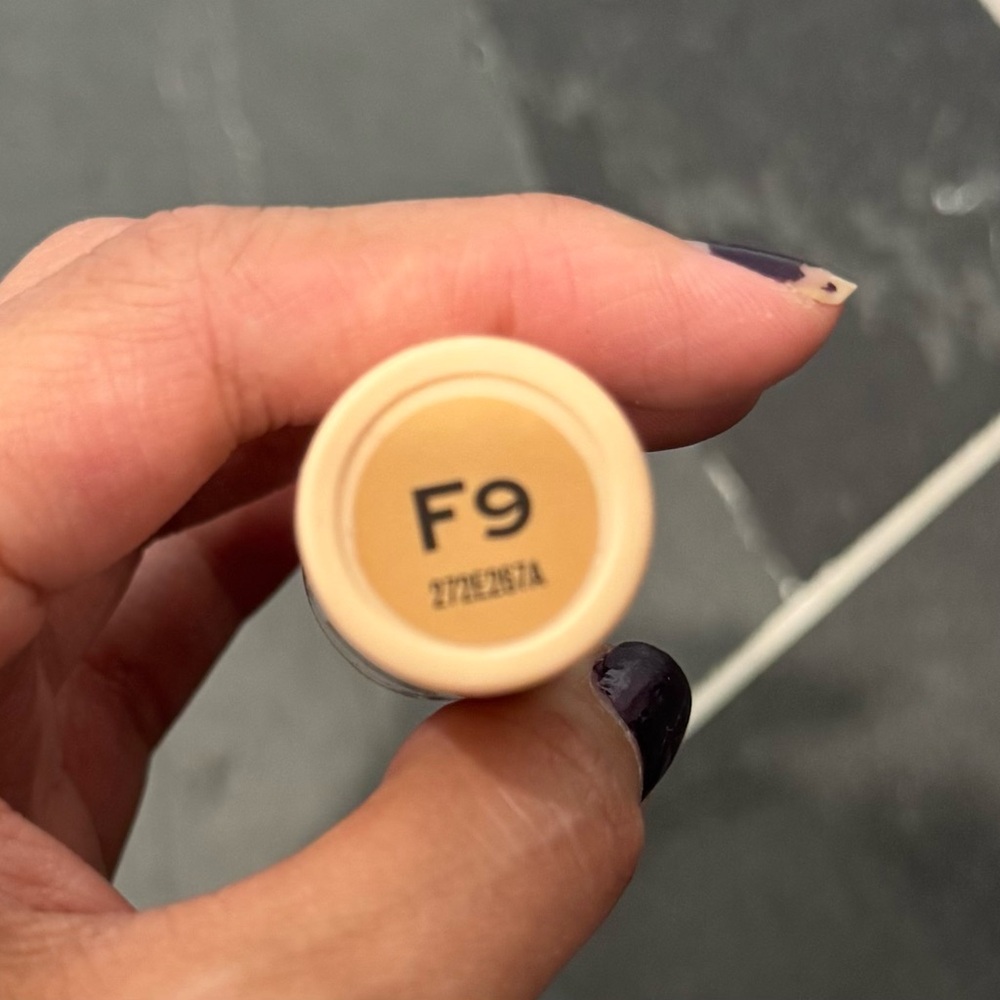 Revolution Makeup Fast Base Foundation Stick - Picture 8 of 8